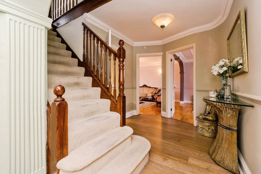 Property photo 2 of 19 Pbox-Img.Jpg