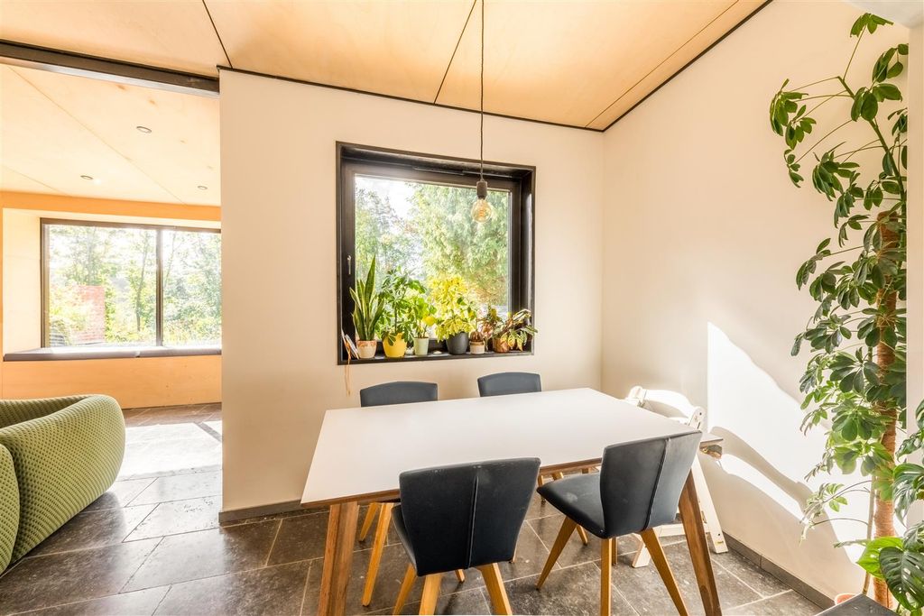 Property photo 3 of 27 72 Norwich Drive-7.Jpg
