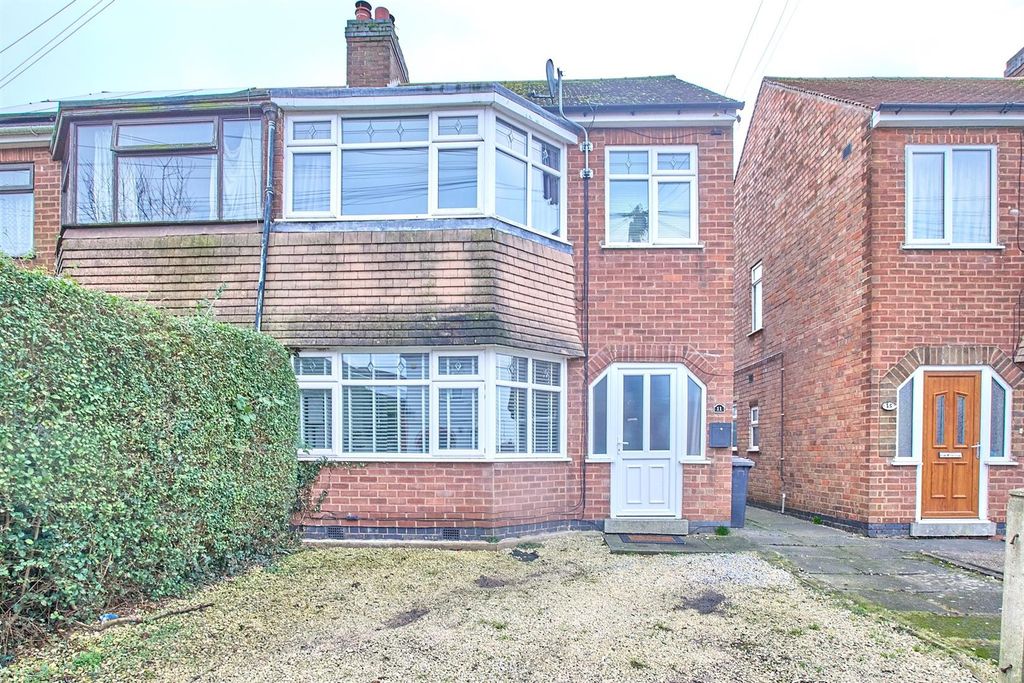 Property photo 1 of 13 Barrie Road 12.Jpg