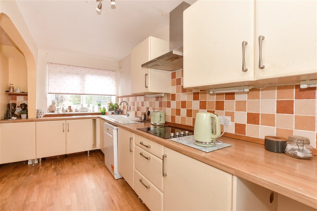 Property photo 3 of 11 Kitchen