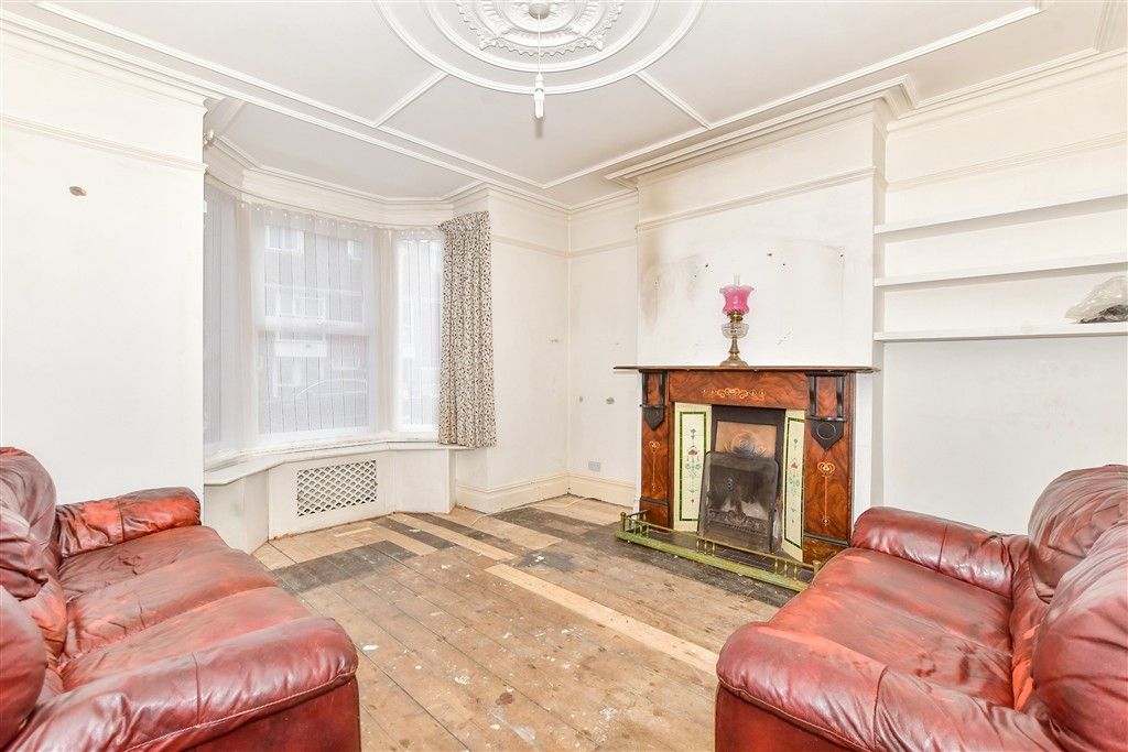 Property photo 2 of 11 Lounge