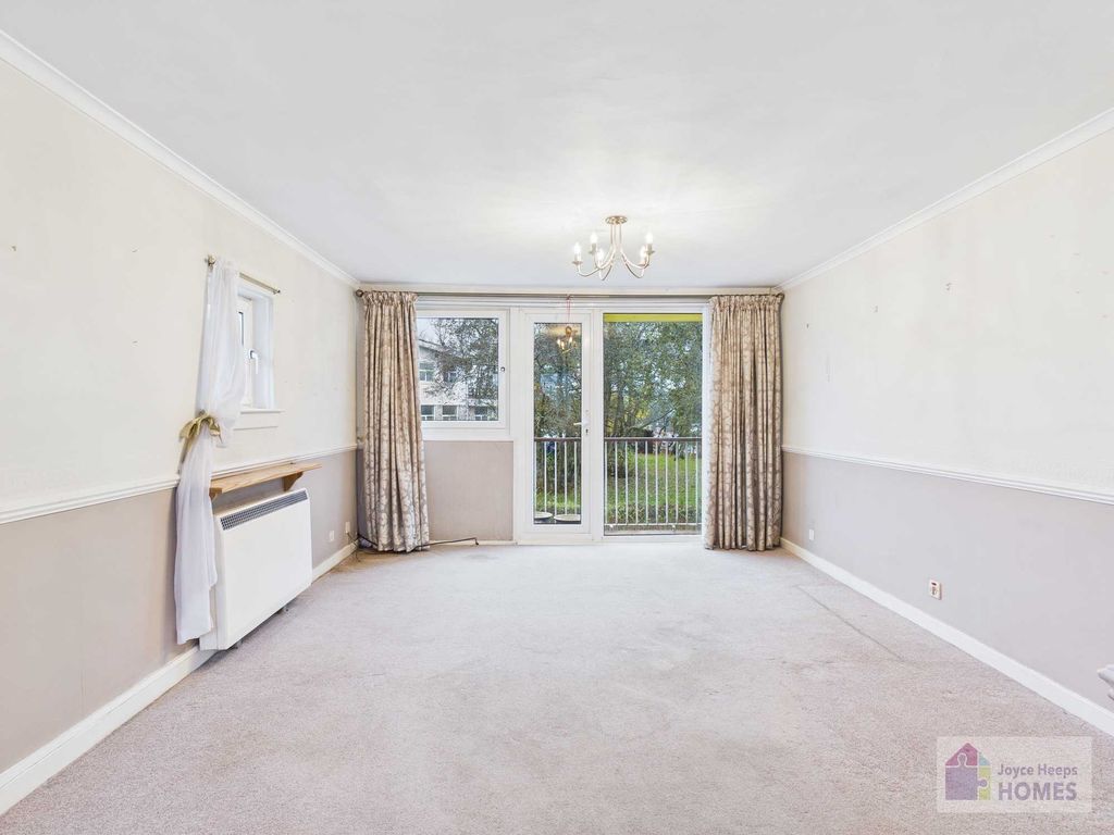 Property photo 2 of 12 Lounge