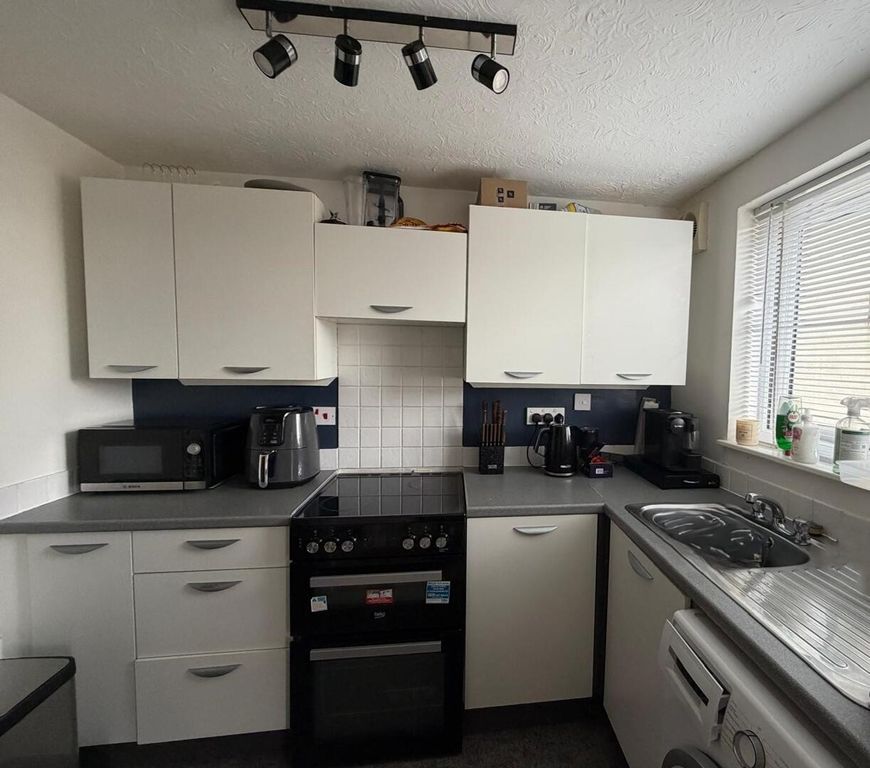 Property photo 2 of 8 Kitchen