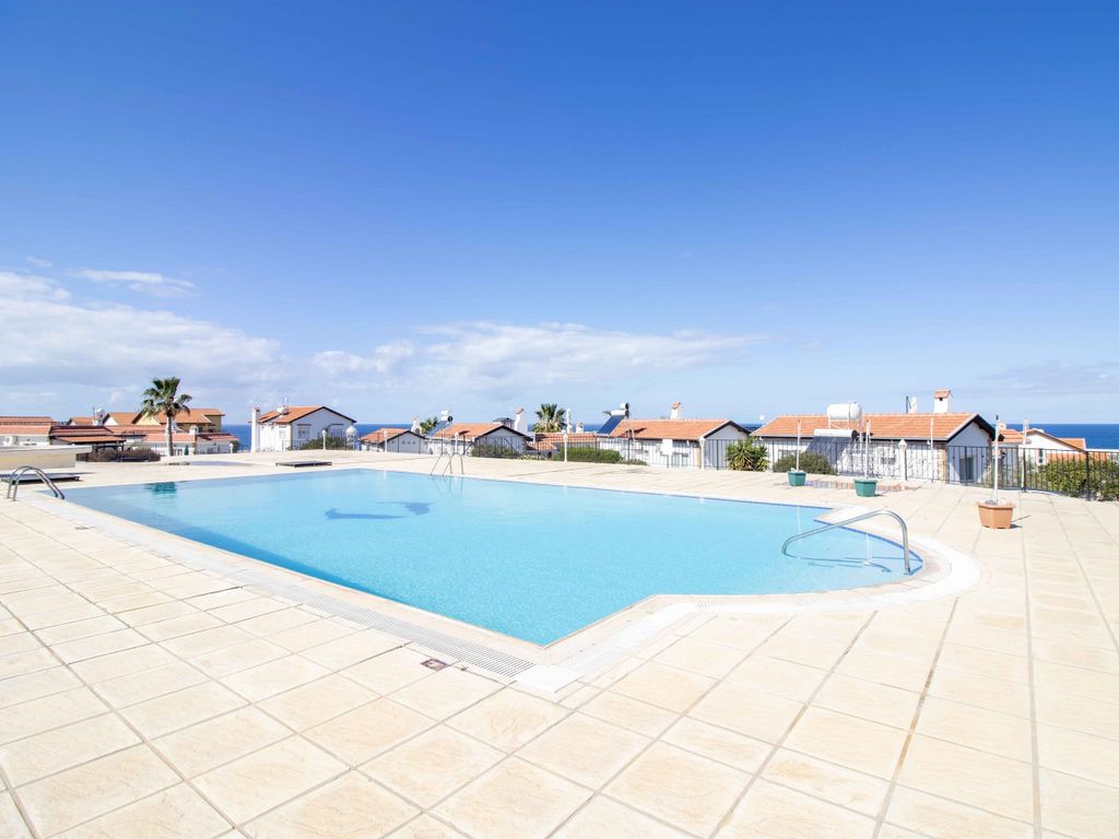 Property photo 3 of 20 2 Bedroom Resale Bungalow + Large Communal Pool + White Goods + Air-Conditioning + Furnished Image No 3