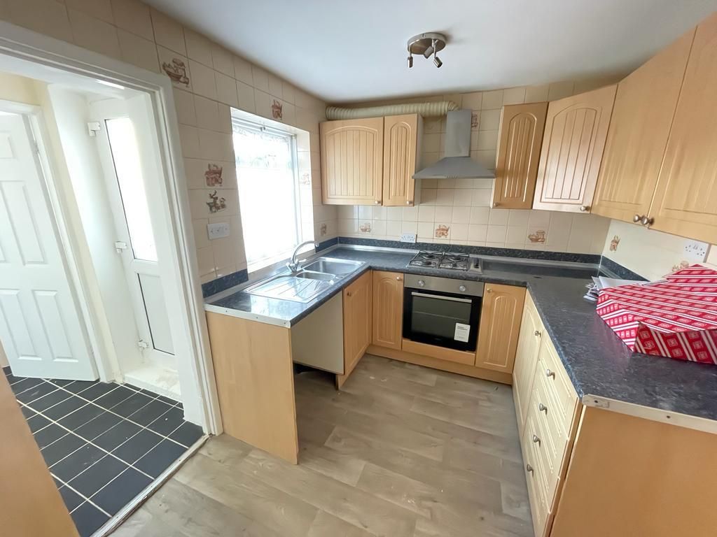 Property photo 3 of 8 Kitchen.Jpg