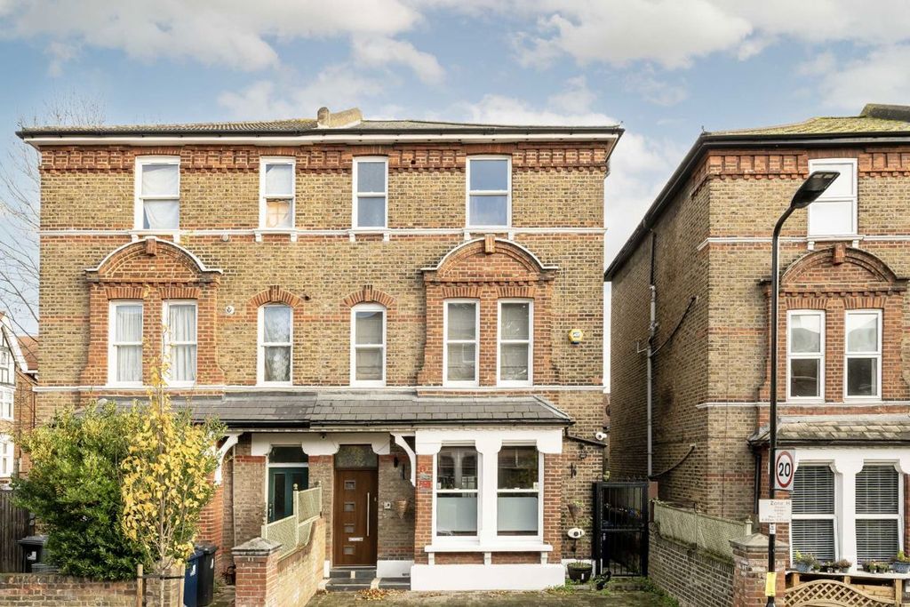 Property photo 1 of 8