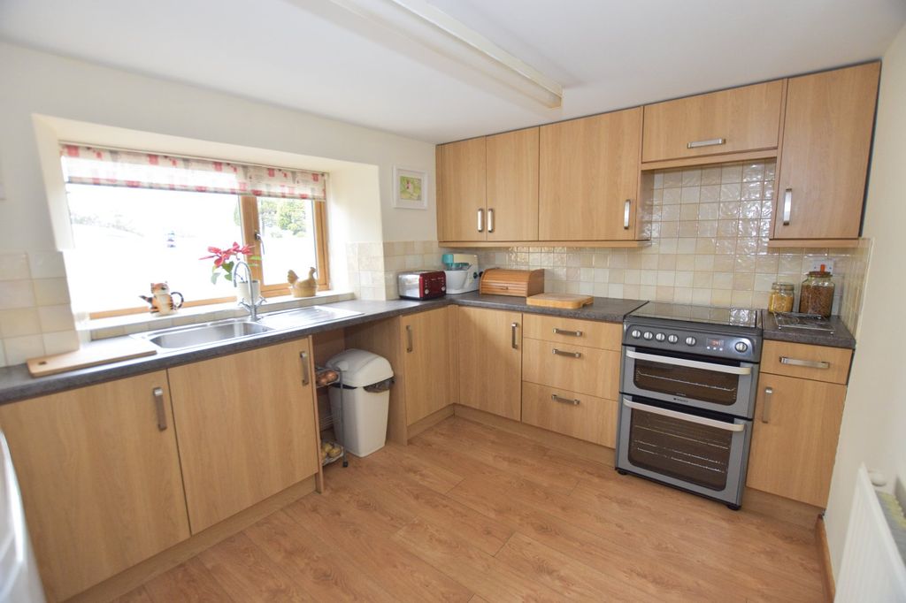 Property photo 2 of 17 Kitchen