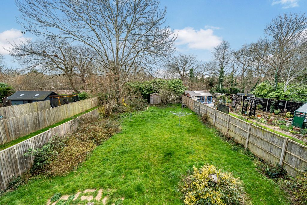 Property photo 3 of 25 Garden