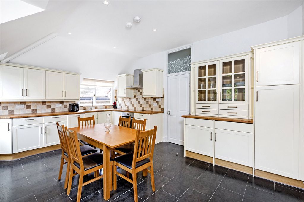 Property photo 3 of 10 Picture 3