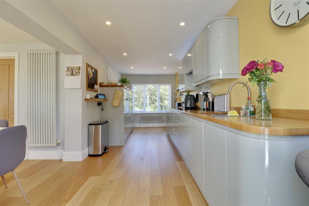 Property photo 3 of 23 Kitchen