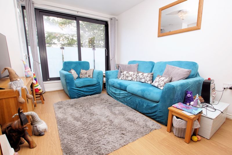 Property photo 3 of 10 Lounge Area