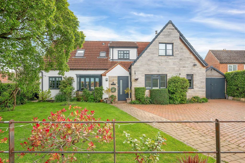 Property photo 1 of 47 11 Woolsthorpe Lane Web Ph-5.Jpg