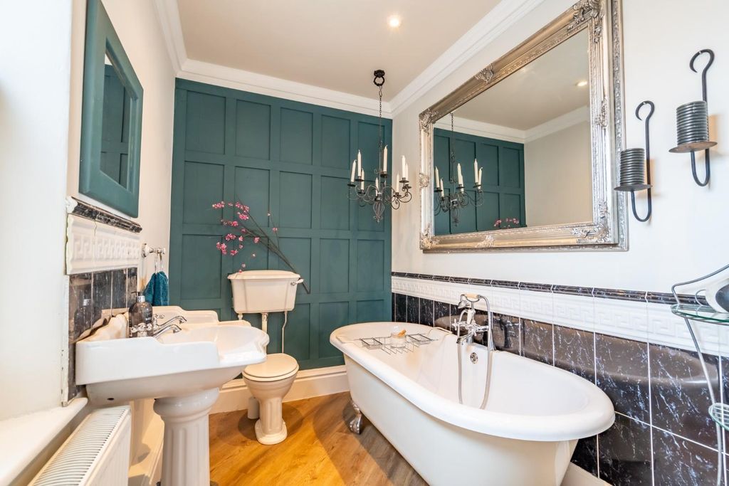 Property photo 2 of 33 Bathroom