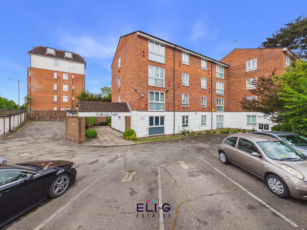 Property photo 1 of 11 2 Bed Flat For Sale Lakeside Lodge, London Nw11