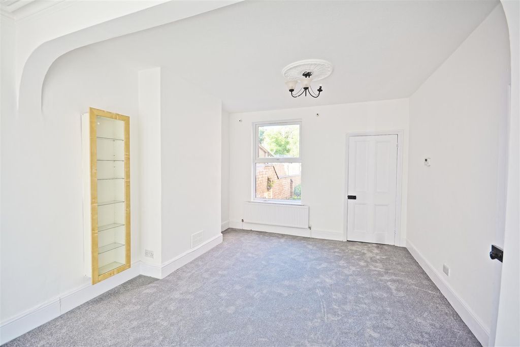 Property photo 3 of 8 2.Jpg