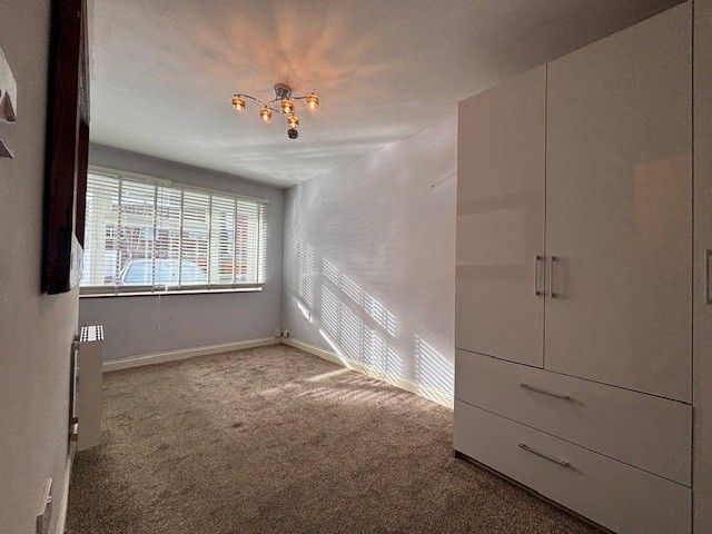 Property photo 1 of 8 Bedroom 1