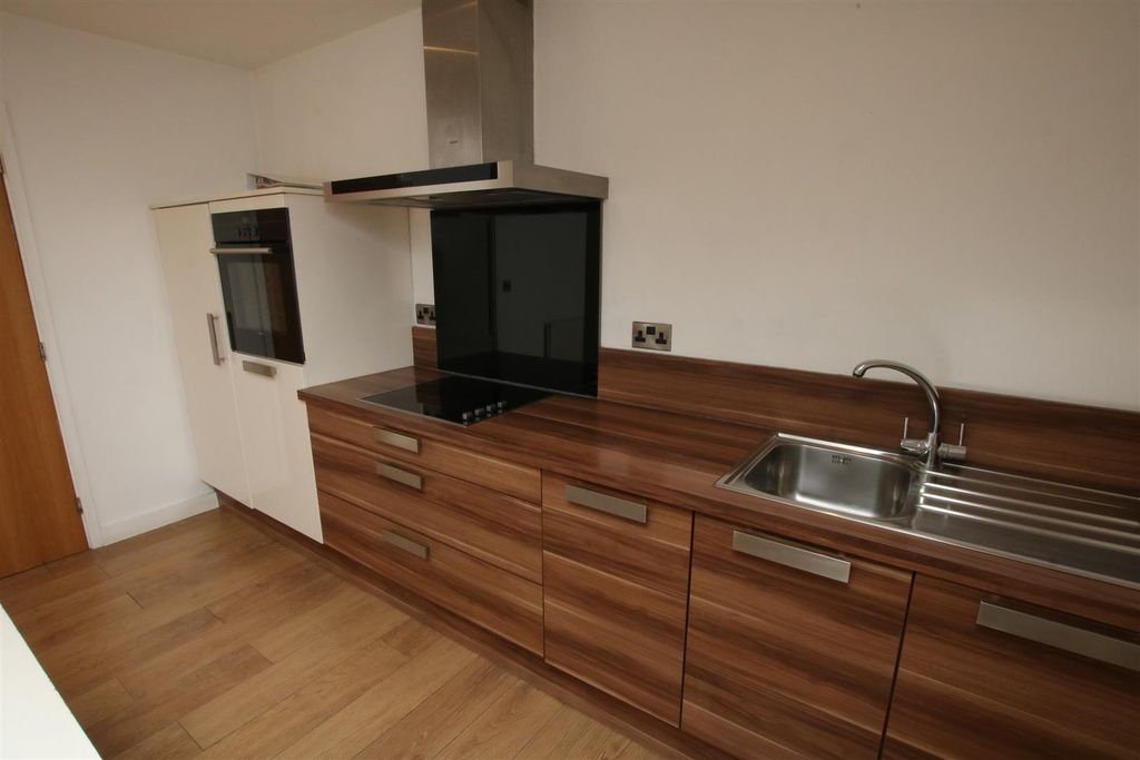 Property photo 3 of 17 Kitchen Area