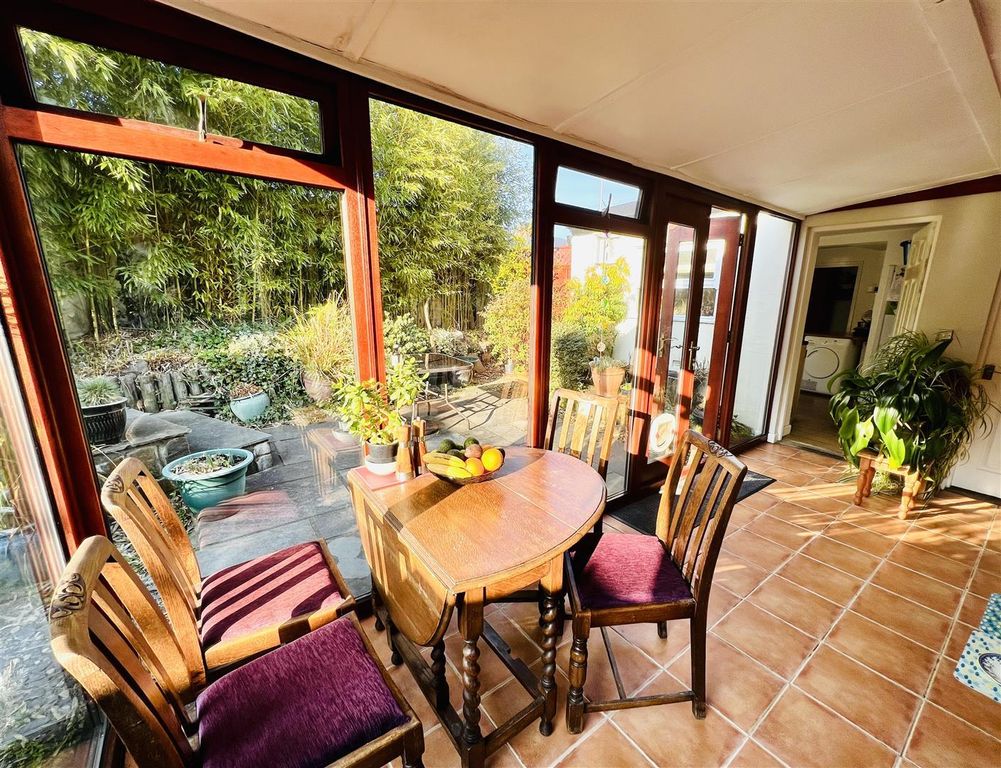Property photo 3 of 28 Conservatory