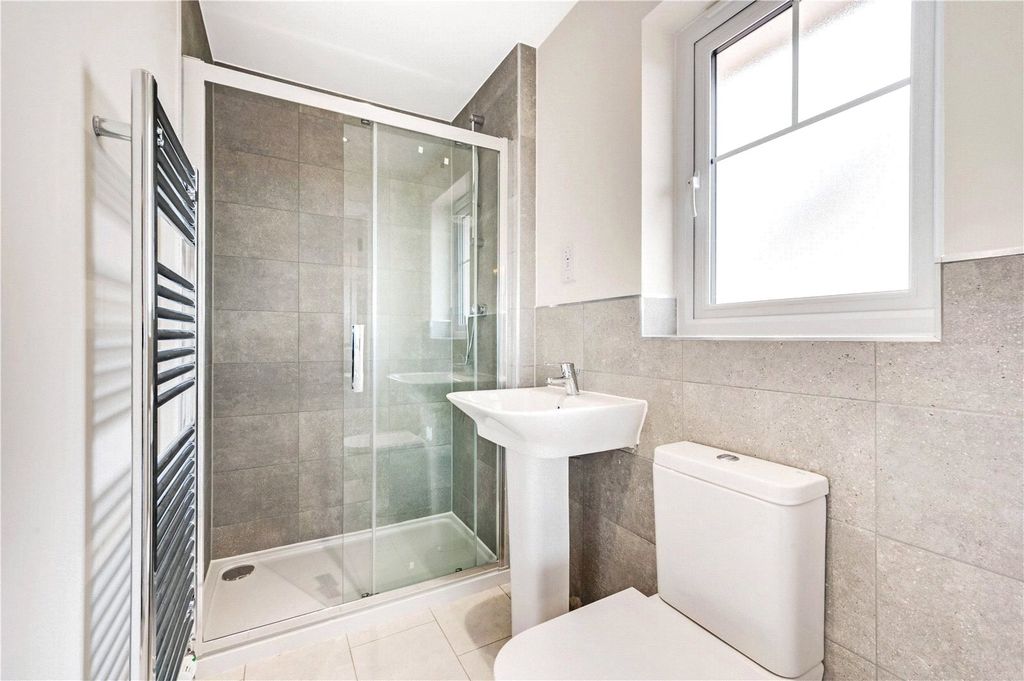 Property photo 3 of 5 Ensuite