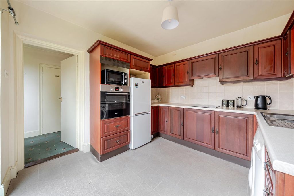 Property photo 3 of 17 Kitchen