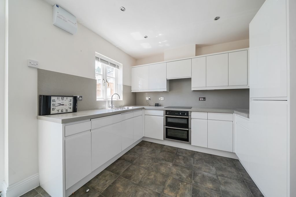 Property photo 2 of 20 1320568-7-686d3A8...