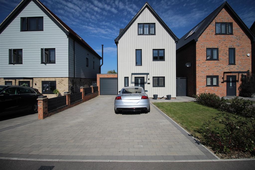 Property photo 1 of 18 Marleifront.Jpg
