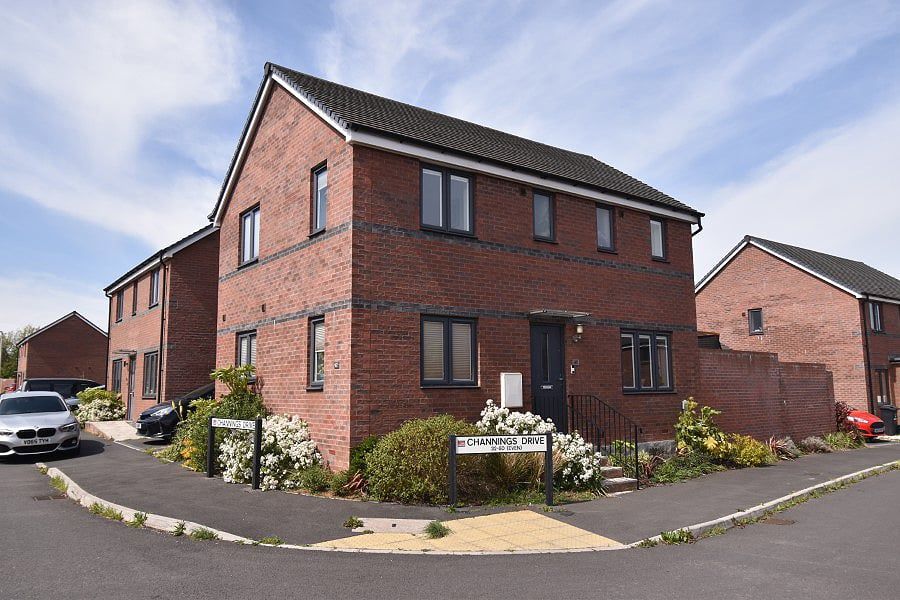 Property photo 1 of 18