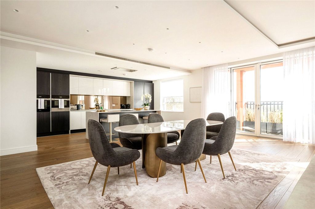 Property photo 3 of 13 Dining Room
