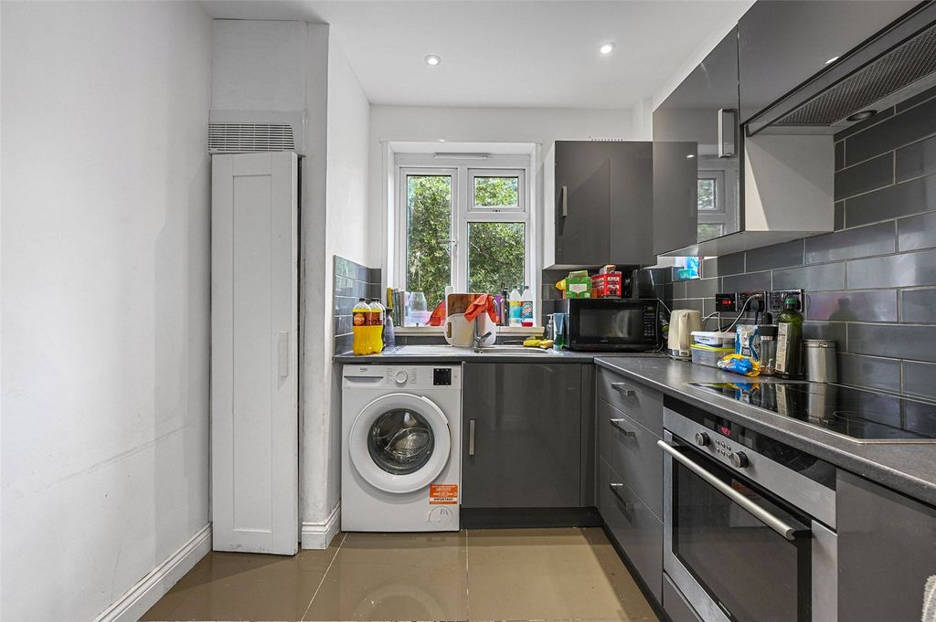 Property photo 3 of 14 Kitchen