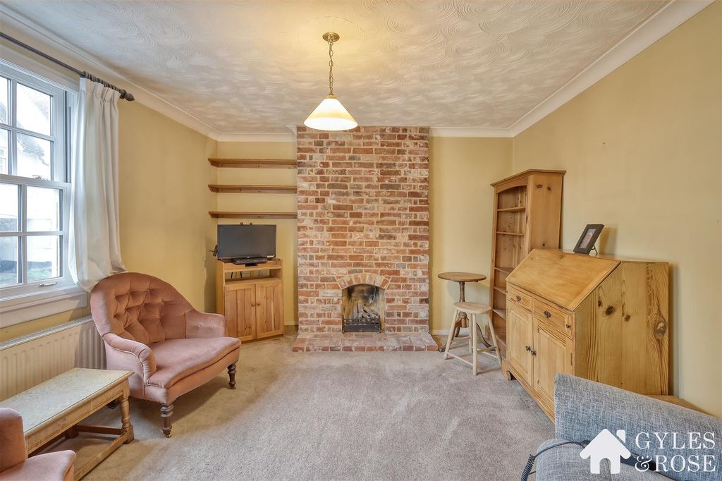 Property photo 3 of 18 Living Room