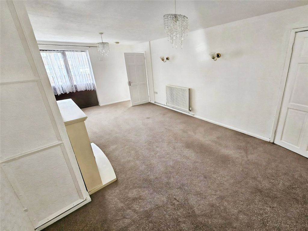 Property photo 3 of 11 Living Room