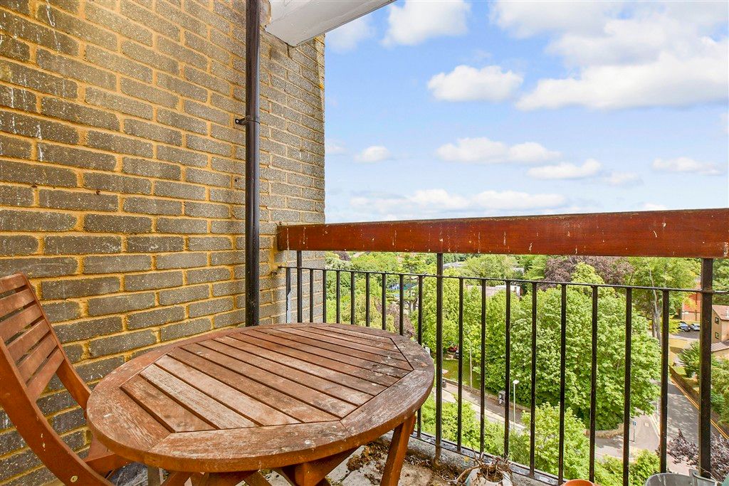 Property photo 2 of 11 Balcony / Terrace