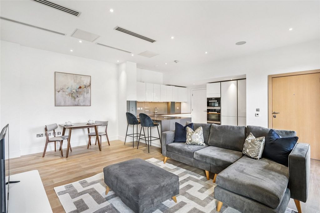 Property photo 2 of 18 Reception Room