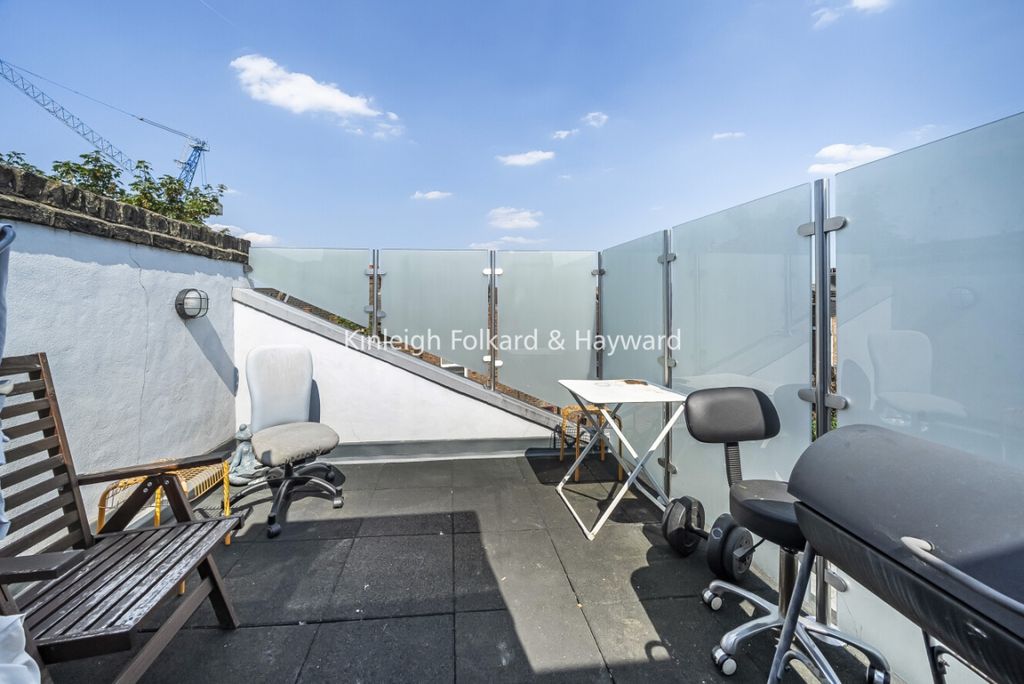 Property photo 3 of 10 9930Cfef-F982-485E-9