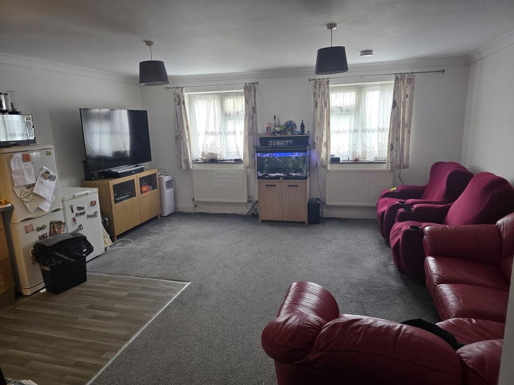 Property photo 3 of 11 Picture 3