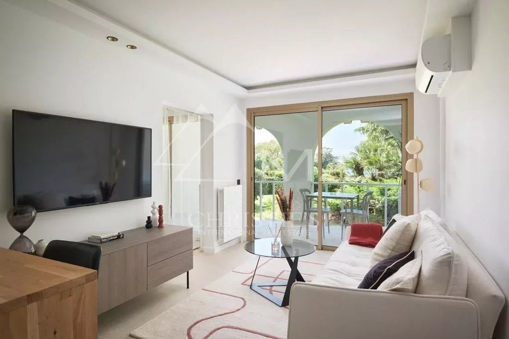 Property photo 1 of 11 Superb 1 Bedroom Apartment In Prestigious Residence