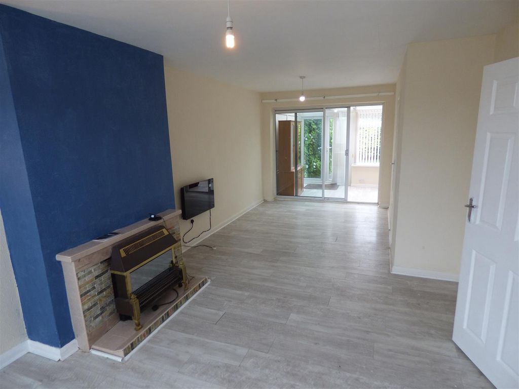 Property photo 3 of 11 52 Elm Stret Lounge.Jpg