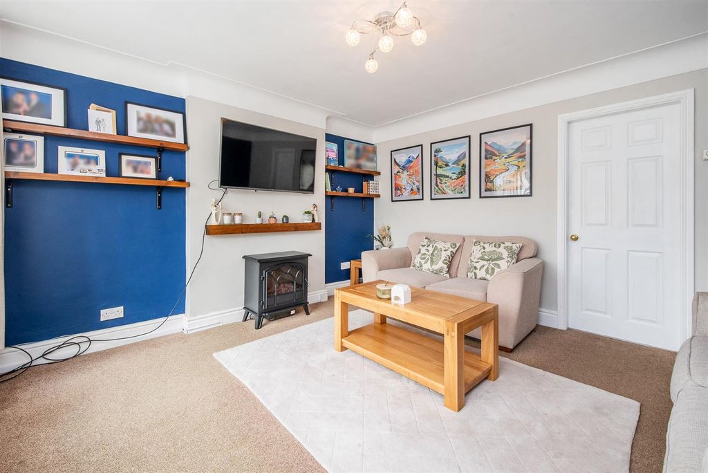 Property photo 2 of 22 Lounge