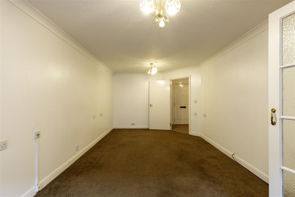 Property photo 3 of 12 S003.Jpg