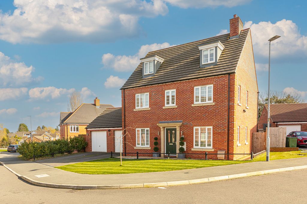 Property photo 1 of 33