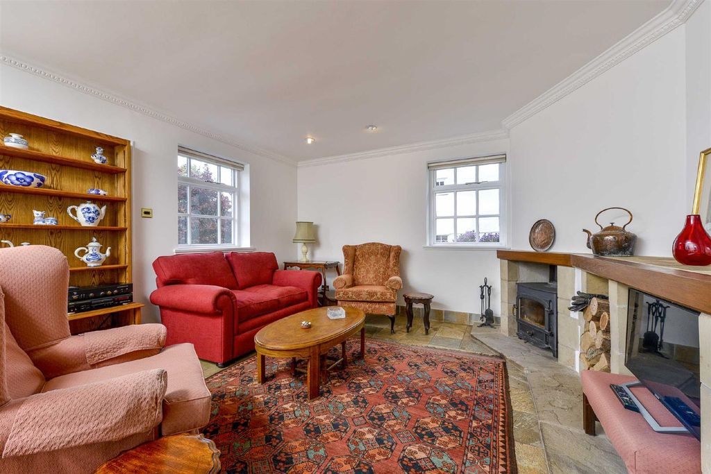 Property photo 2 of 23