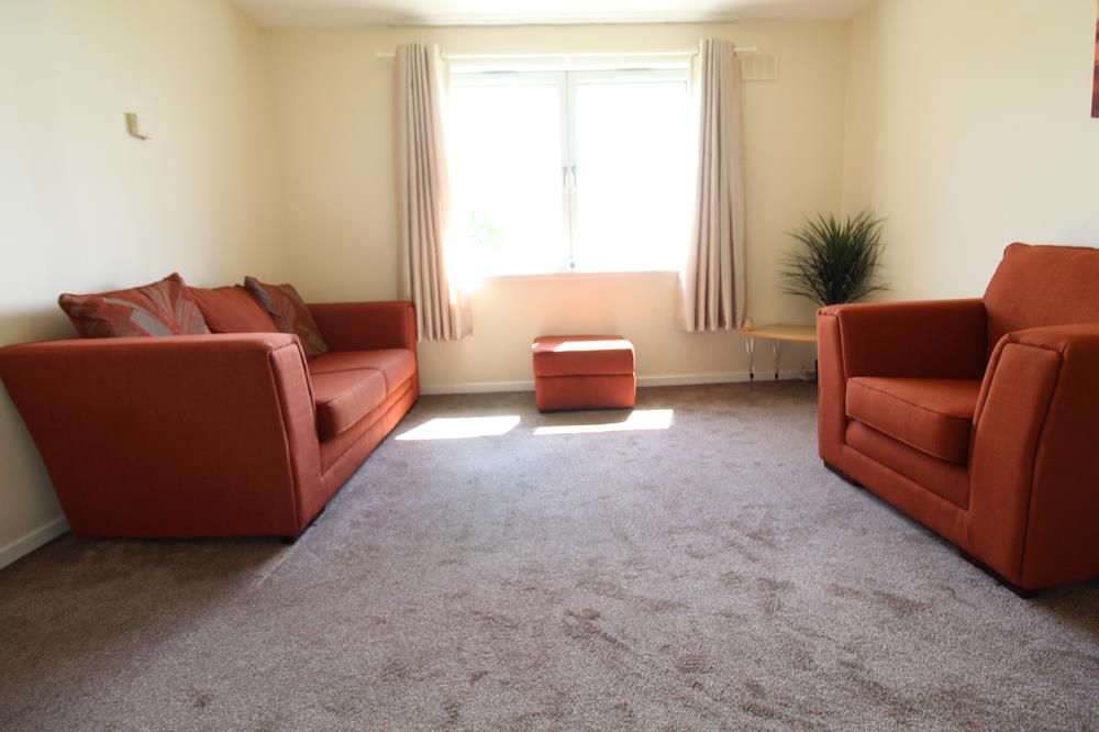 Property photo 1 of 6 Lounge