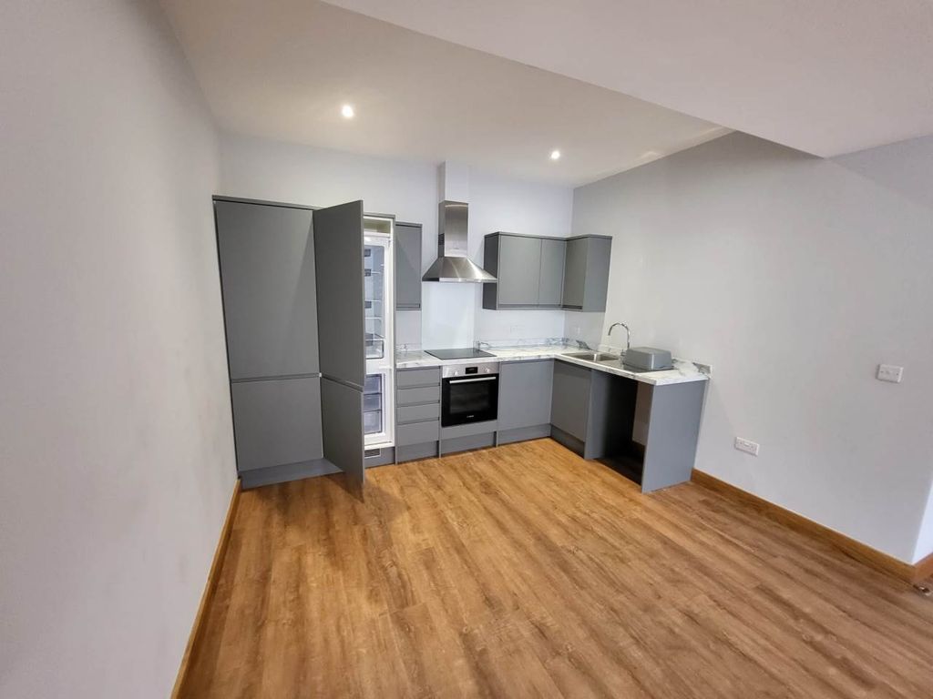 Property photo 2 of 7 Kitchen