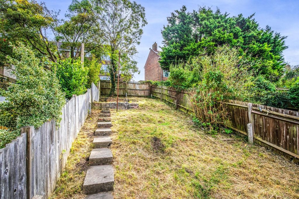 Property photo 2 of 17 Dudley Road14.Jpg