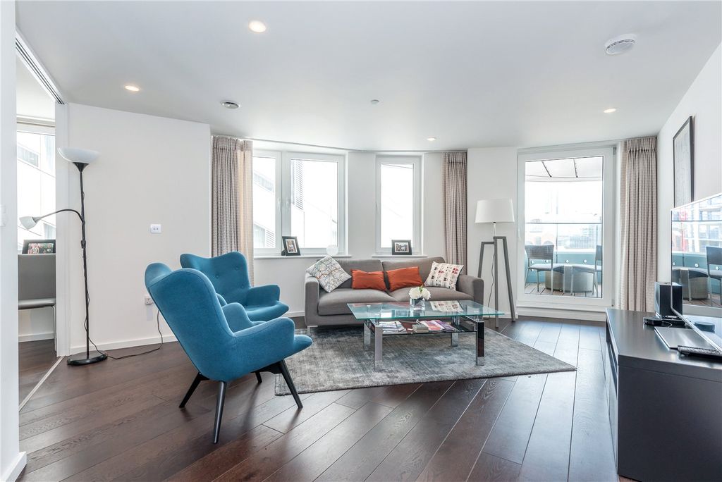 Property photo 3 of 11 Reception