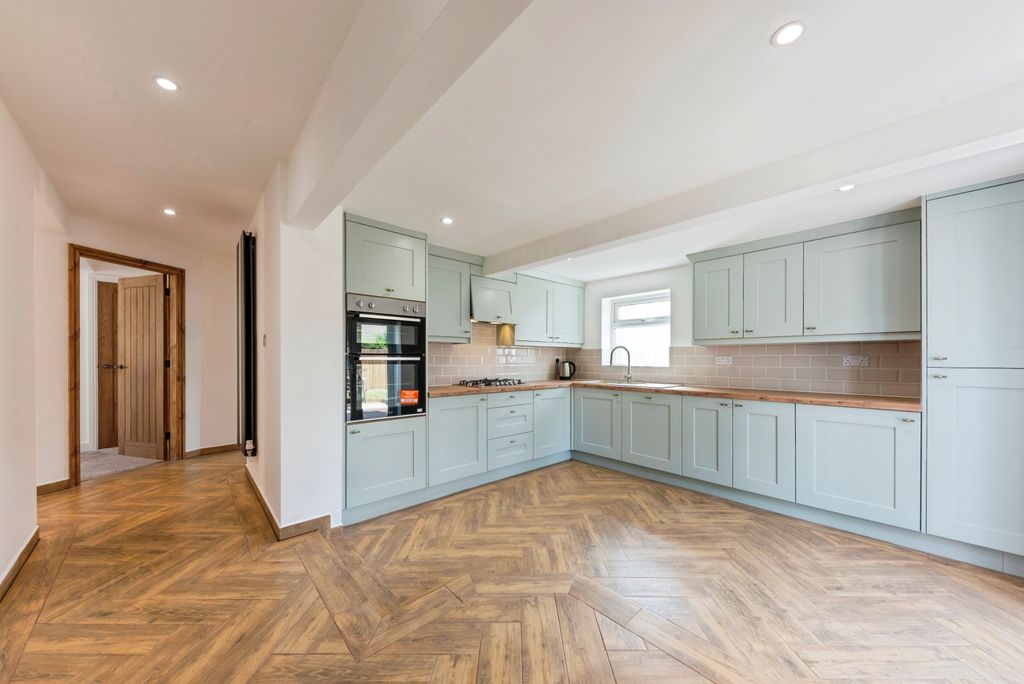 Property photo 3 of 18 39_Eastgate-18