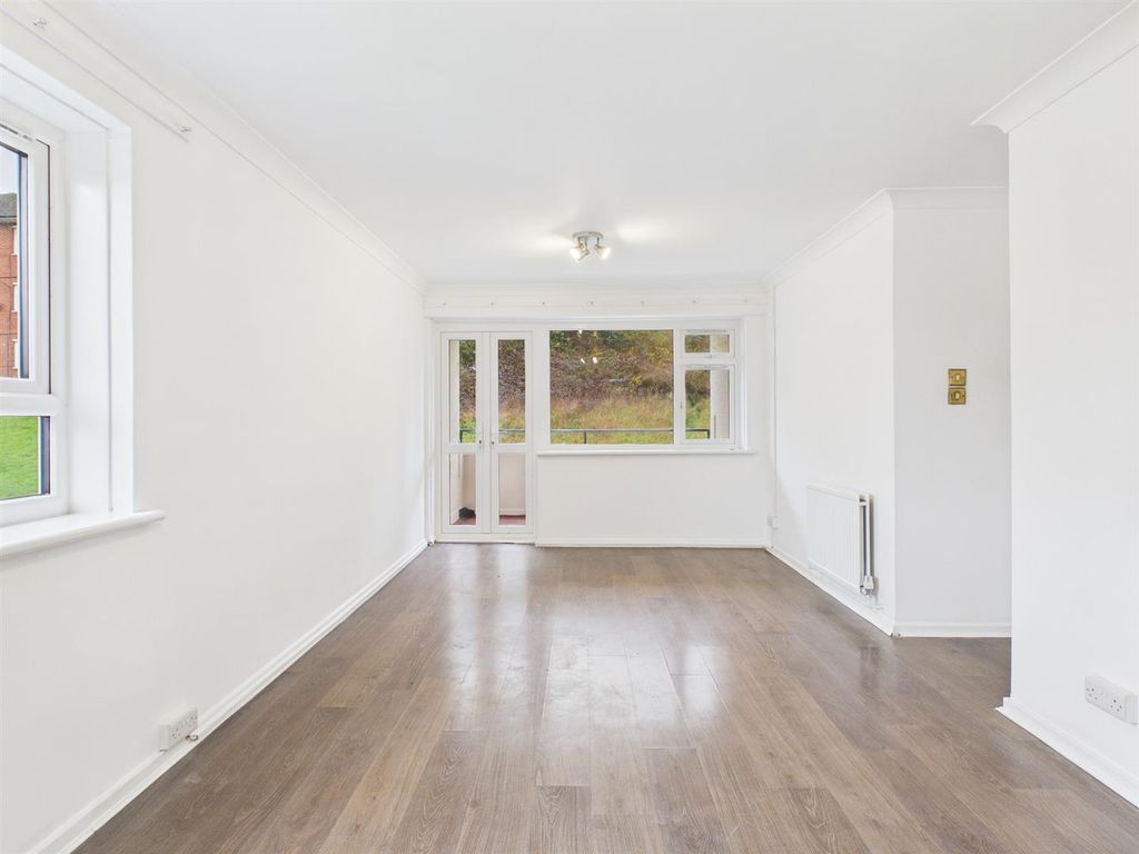 Property photo 3 of 13 Cam01968G0-Pr0238-Still001.Jpg