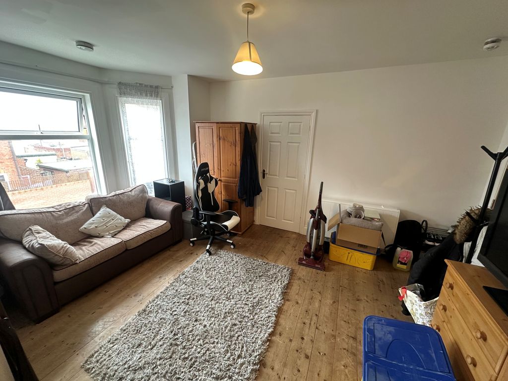 Property photo 2 of 5 Living Room