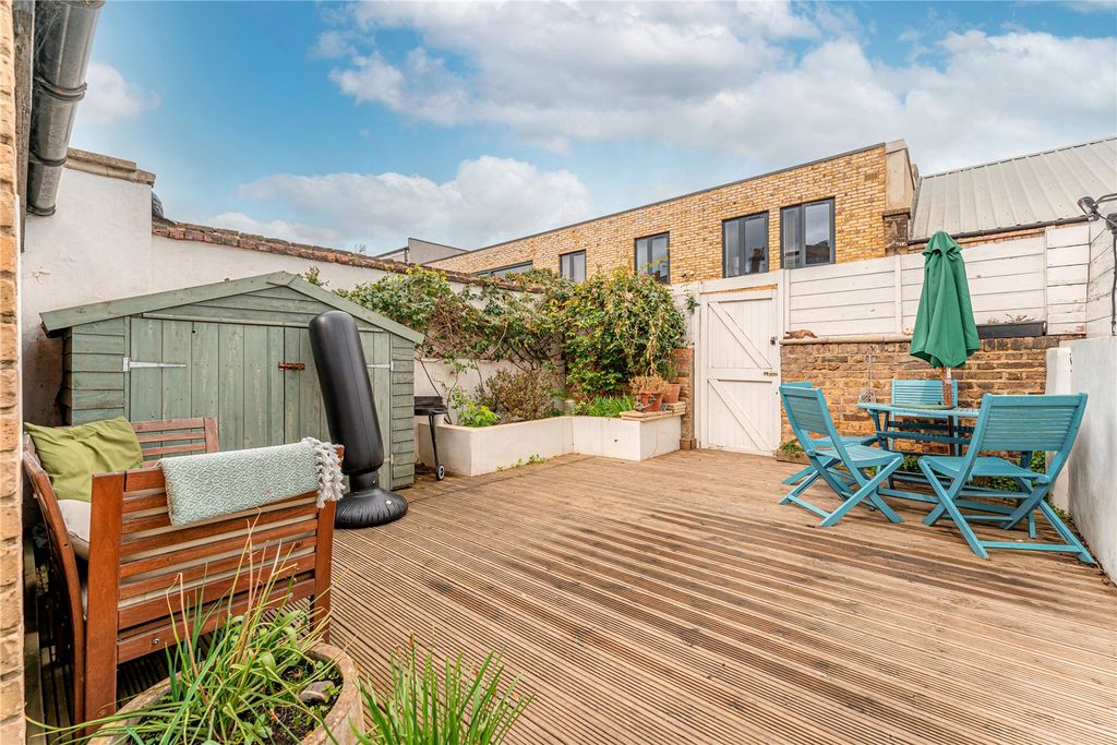 Property photo 2 of 15 Picture No. 17