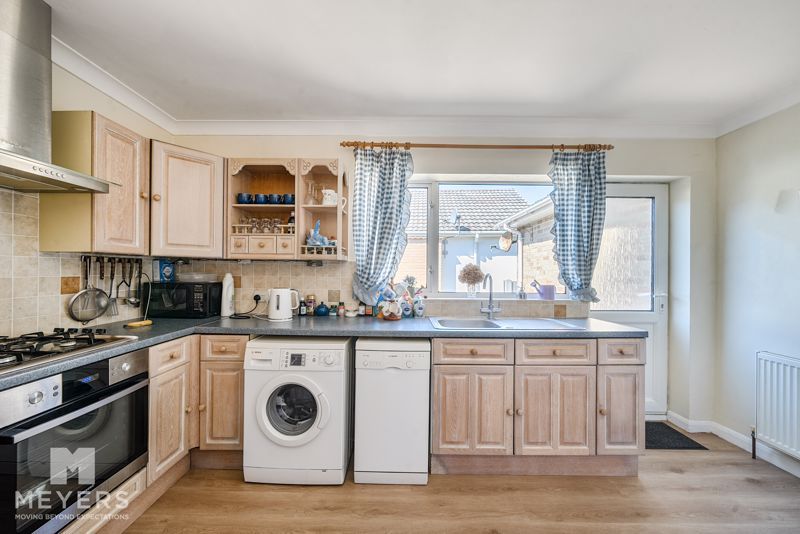 Property photo 3 of 14 Kitchen
